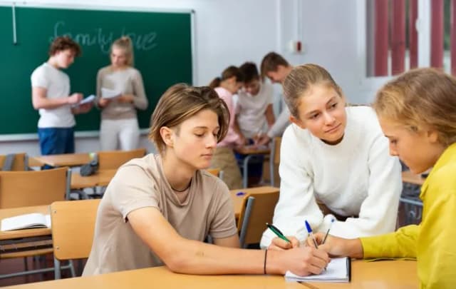 Jak skutecznie pomóc dziecku z depresją w szkole – praktyczne porady dla rodziców i nauczycieli Jak skutecznie pomóc dziecku z depresją w szkole – praktyczne porady dla rodziców i nauczycieli